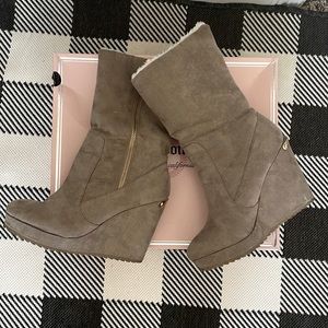 Juicy couture Sherpa wedge boots size 7